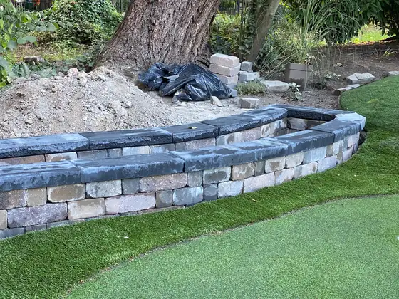 Close view of the finished wall cap and block coursing